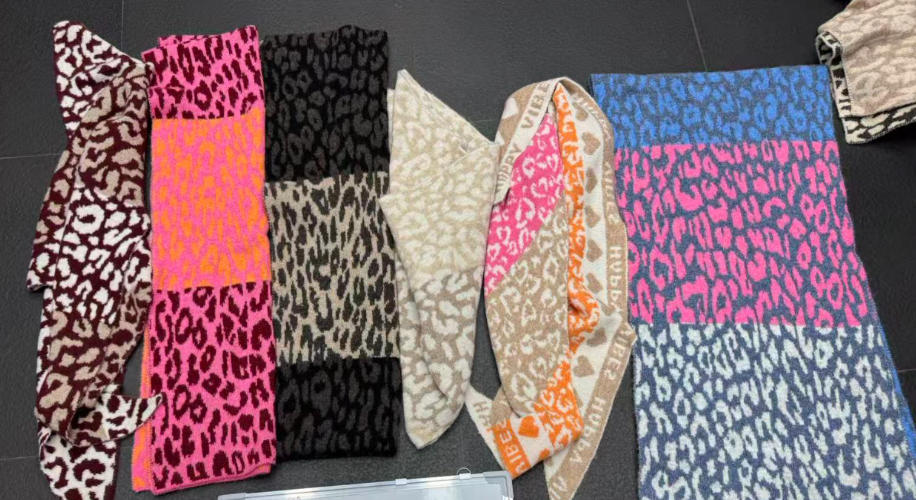 Schal - buntes Leopardenmuster