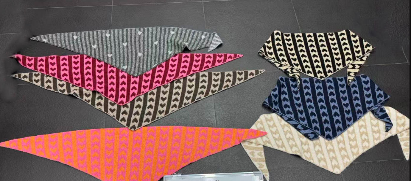 Mini - Dreieckstuch - Herz-Design